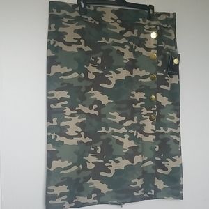 Eloquii camouflage pencil skirt.